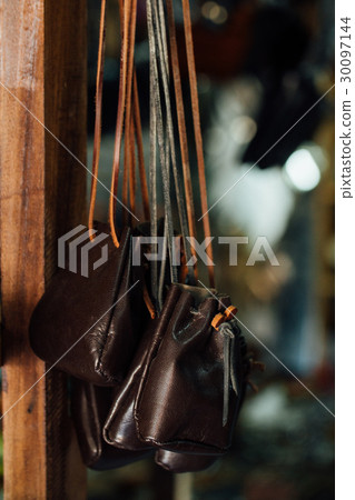 Authentic women's leather bags and purses in a 30097144