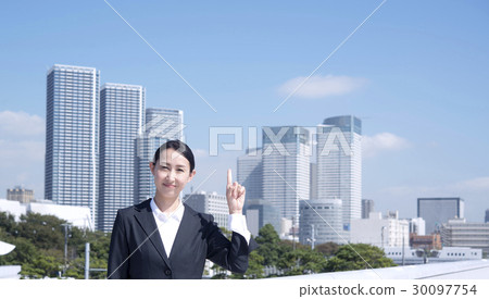 擺姿勢和東京回來的商人 擺姿勢和東京回來的商人 30097754