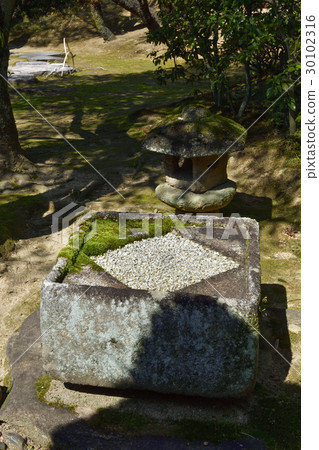 Katsura Rikyu外凳雙手口形手盆和燈籠 30102316