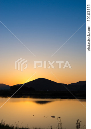 Dawn scenery on the river side 30103553