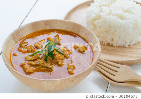 Red curry with pork and rice  30104673