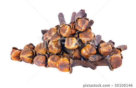 cloves on white background 30108146