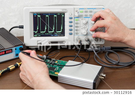 Engineer's hands holding probes 30112916