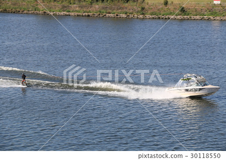 Water skiing in Arakawa 30118550