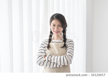 Young housewife lifestyle 30120057