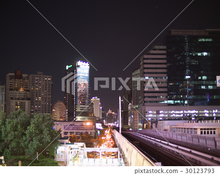 從BTS Phrom Phong駐地看的夜視圖 從BTS Phrom Phong駐地看的夜視圖 30123793