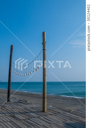 Wooden pallet platform with the sea Wooden pallet platform with the sea 30124401