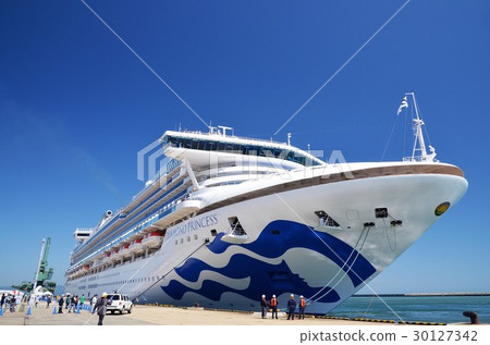 進入富山/富士港的鑽石公主 進入富山/富士港的鑽石公主 30127342