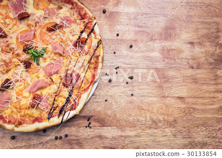Delicious traditional pizza Delicious traditional pizza 30133854