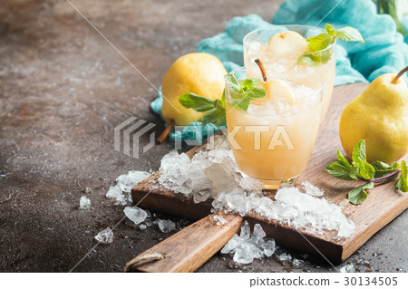 Pear Juice with fresh fruits 30134505