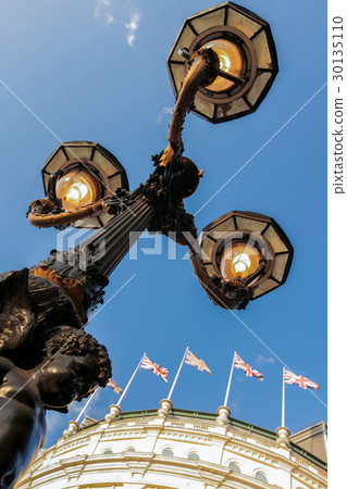 London street lamp London street lamp 30135110