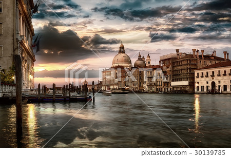 Dramatic sky in Venice 30139785