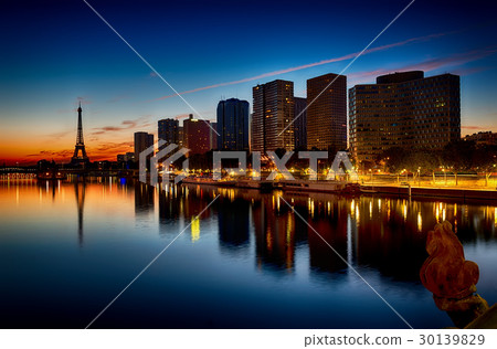 View on night Paris 30139829