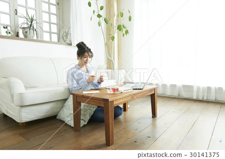 Women's lifestyle 30141375