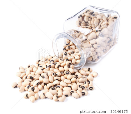 black eye beans scattered on a white background 30146175