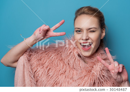 Outgoing young woman acting arms Outgoing young woman acting arms 30148487
