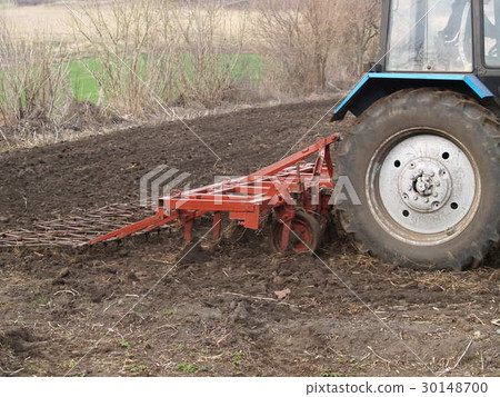 tractor in a field 30148700
