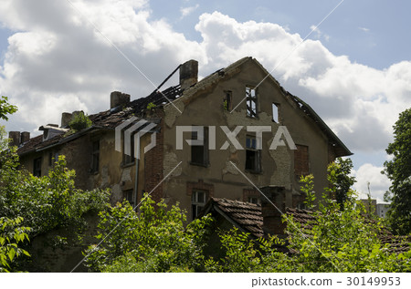 Suburban abandoned house 30149953