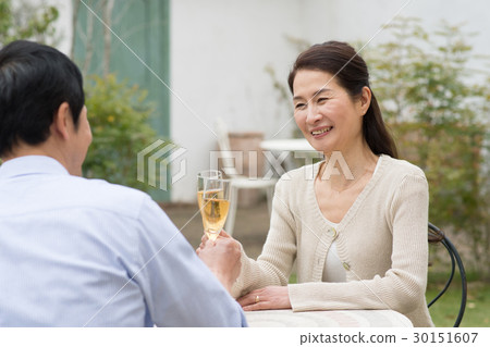 Middle couple lifestyle image 30151607