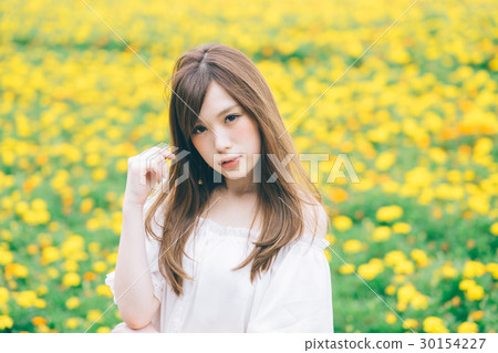 Flowers and women 30154227