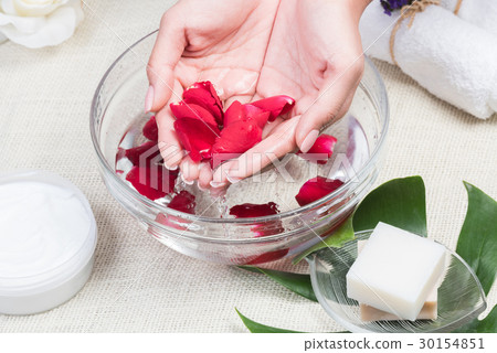 beauty woman hands with a bowl of aroma spa water  30154851