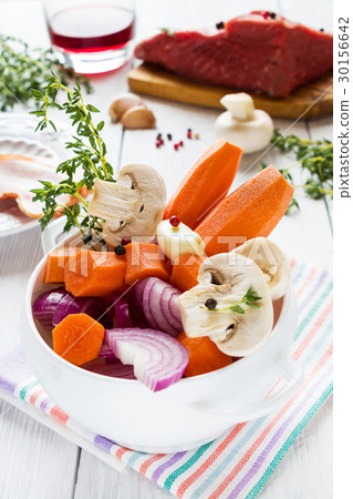 Ingredients for Boeuf Bourguignon 30156642