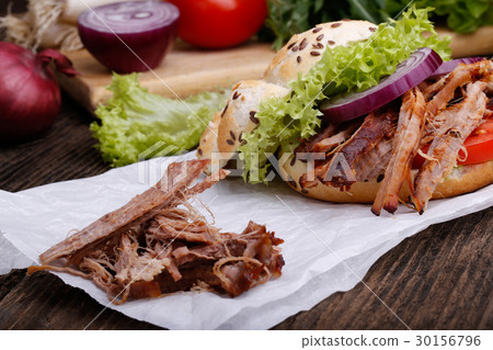 Pulled pork burger with coleslaw 30156796