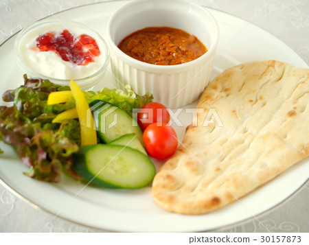 Keema curry and Nan lunch plate (horizontal position) 30157873