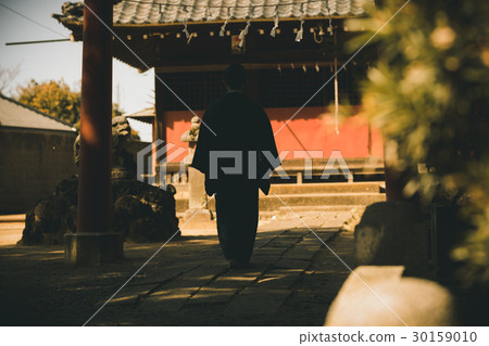 visiting shrine or temple, shrine visit, shrine 30159010