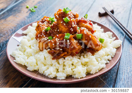 圖庫照片: crispy sesame chicken, chopped breast fillets