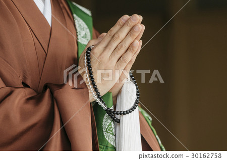 a visit to a grave  30162758