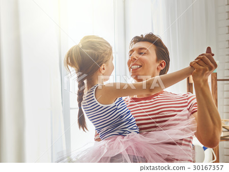 father and daughter play father and daughter play 30167357