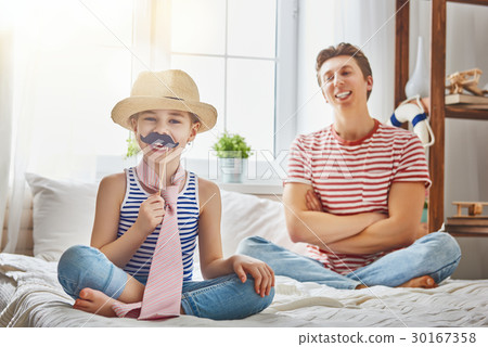 father and daughter play father and daughter play 30167358