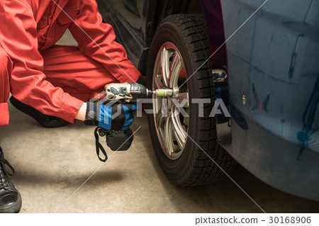 Tire exchange 30168906