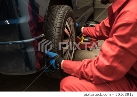 Tire exchange 30168912