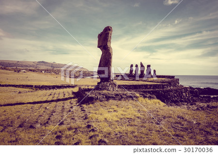 Moais statues, ahu tahai, easter island Moais statues, ahu tahai, easter island 30170036
