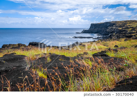 Easter island cliffs and pacific ocean landscape 30170040