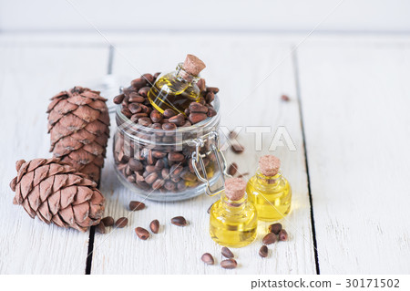 Oil of cedar nuts 30171502