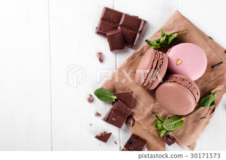 Macaroons with chocolate 30171573
