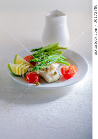 Mackerel fillets with asparagus 30172786