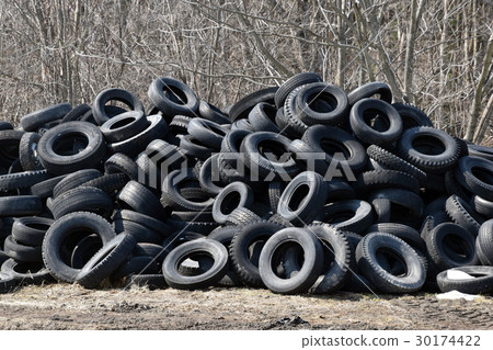 很多舊輪胎 很多舊輪胎 30174422
