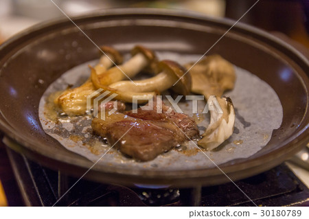 Hida beef 30180789