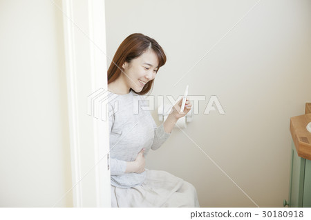 Pregnancy test 30180918