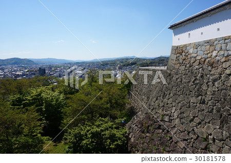 "Ssangyama Park (Tsuyama castle tower)" in Tsuyama city, Okayama prefecture: View from Bikanno (Tsuruyama park of fresh green) "Ssangyama Park (Tsuyama castle tower)" in Tsuyama city, Okayama prefecture: View from Bikanno (Tsuruyama park of fresh green) 30181578