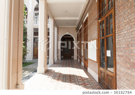 The University of Hong Kong 30182784