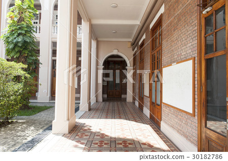 The University of Hong Kong The University of Hong Kong 30182786