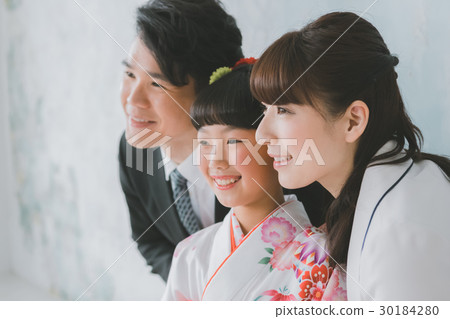 festival day for children of three, five and seven years of age, family, grin 30184280