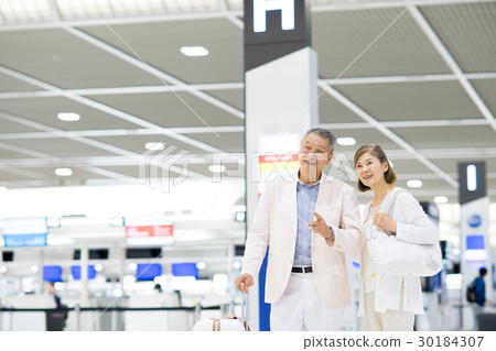Senior couple (airport) Senior couple (airport) 30184307