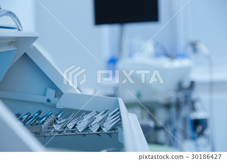 Side view of box with ear-funnels 30186427