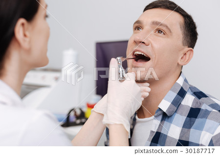 Close up of male patient sitting with opened mouth 30187717